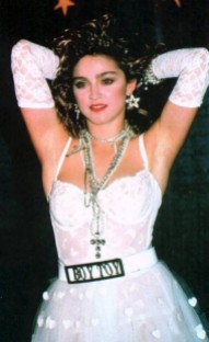 Madonna no red carpet do VMA em 1985.